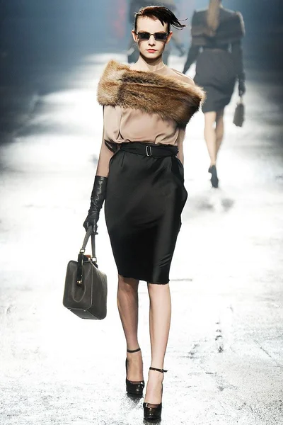 Look 32